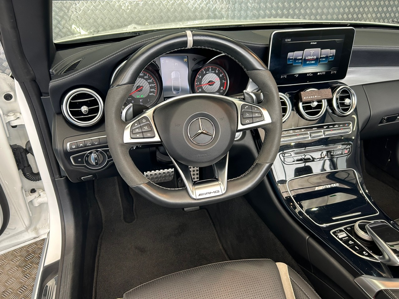 Mercedes-Benz Clase C Cabrio AMG C63S foto 15