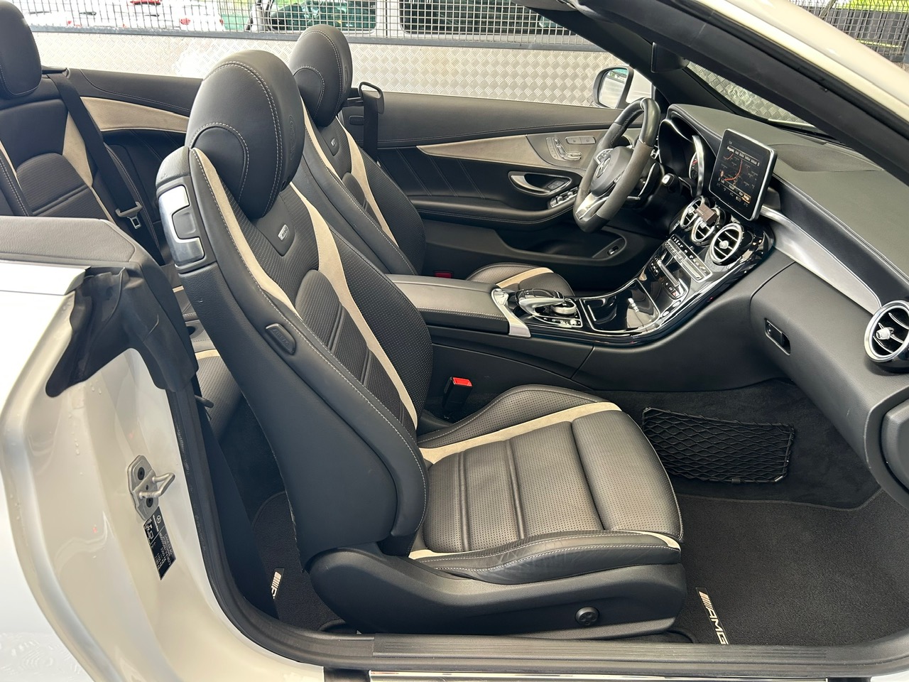 Mercedes-Benz Clase C Cabrio AMG C63S foto 17