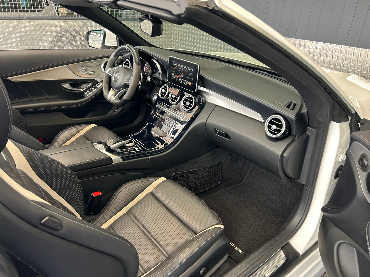 Mercedes-Benz Clase C Cabrio AMG C63S foto 18