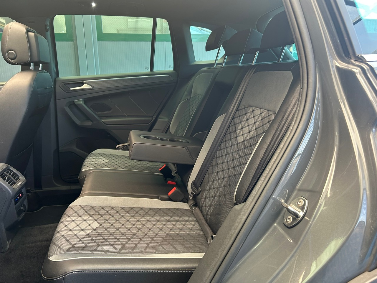 VOLKSWAGEN Tiguan R-Line 2.0 TDI foto 16
