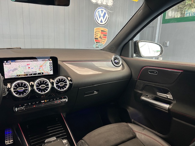Mercedes-Benz GLA 200 D AMG foto 11