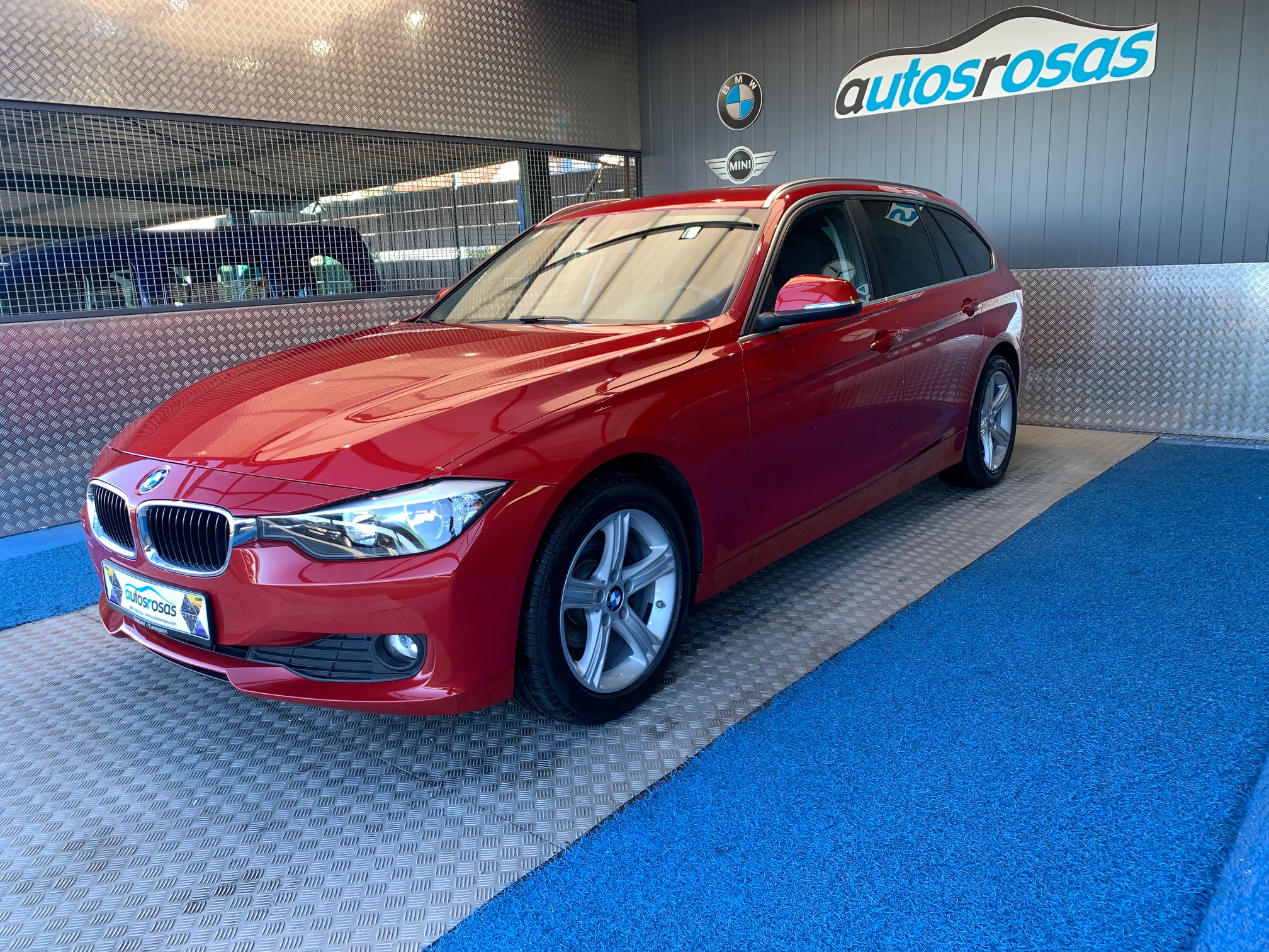 Bmw Serie 3 318d Touring foto 2