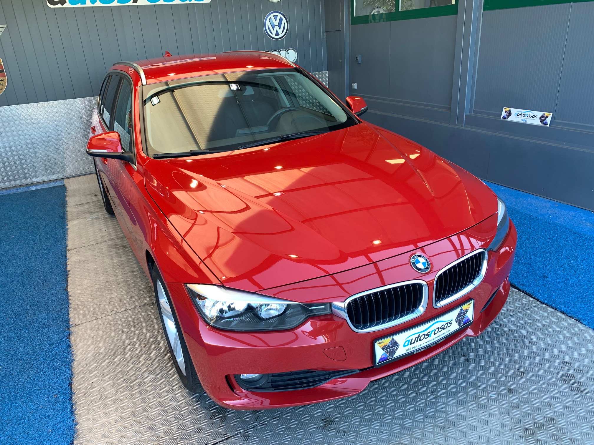 Bmw Serie 3 318d Touring foto 4