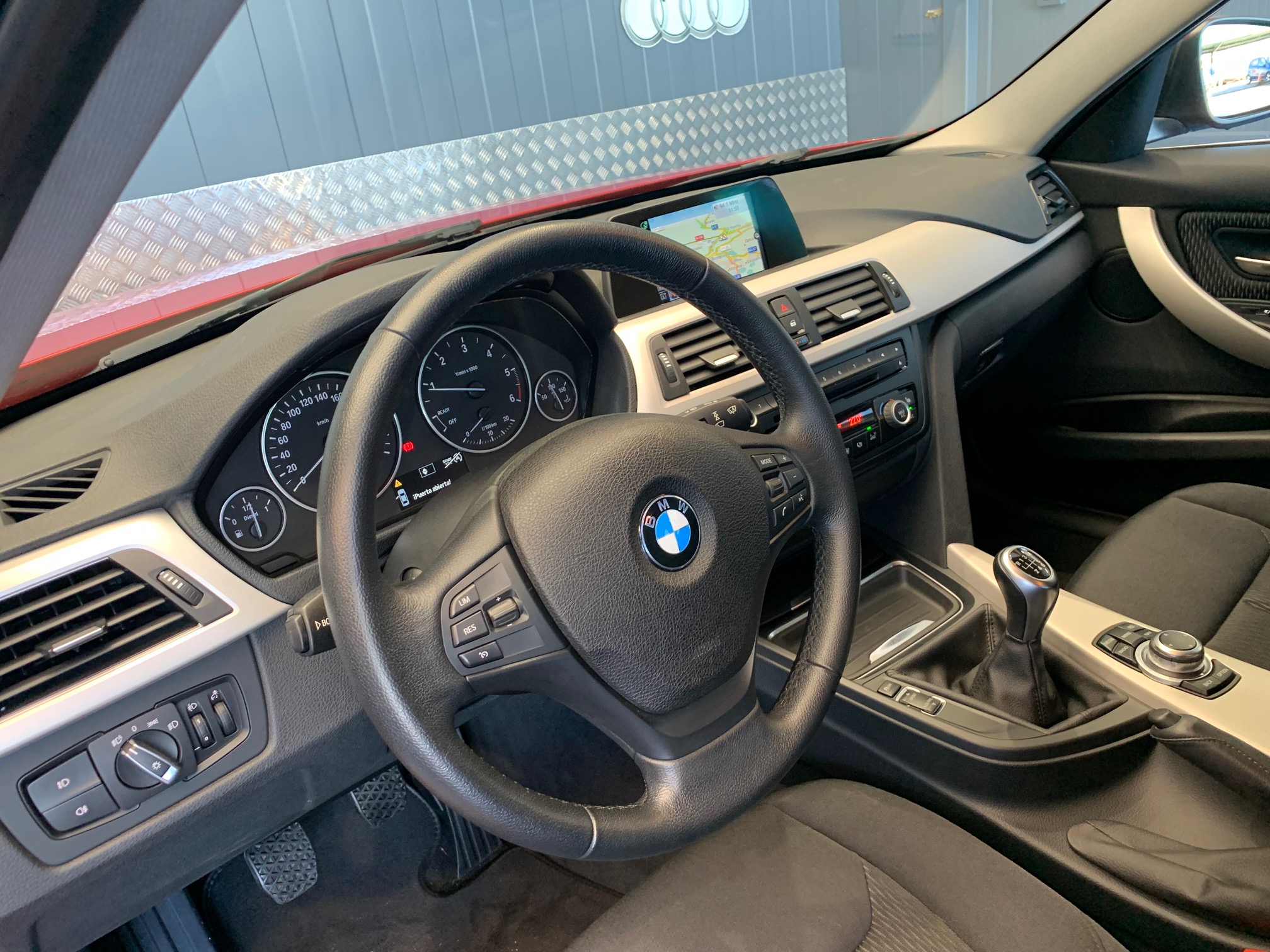 Bmw Serie 3 318d Touring foto 9