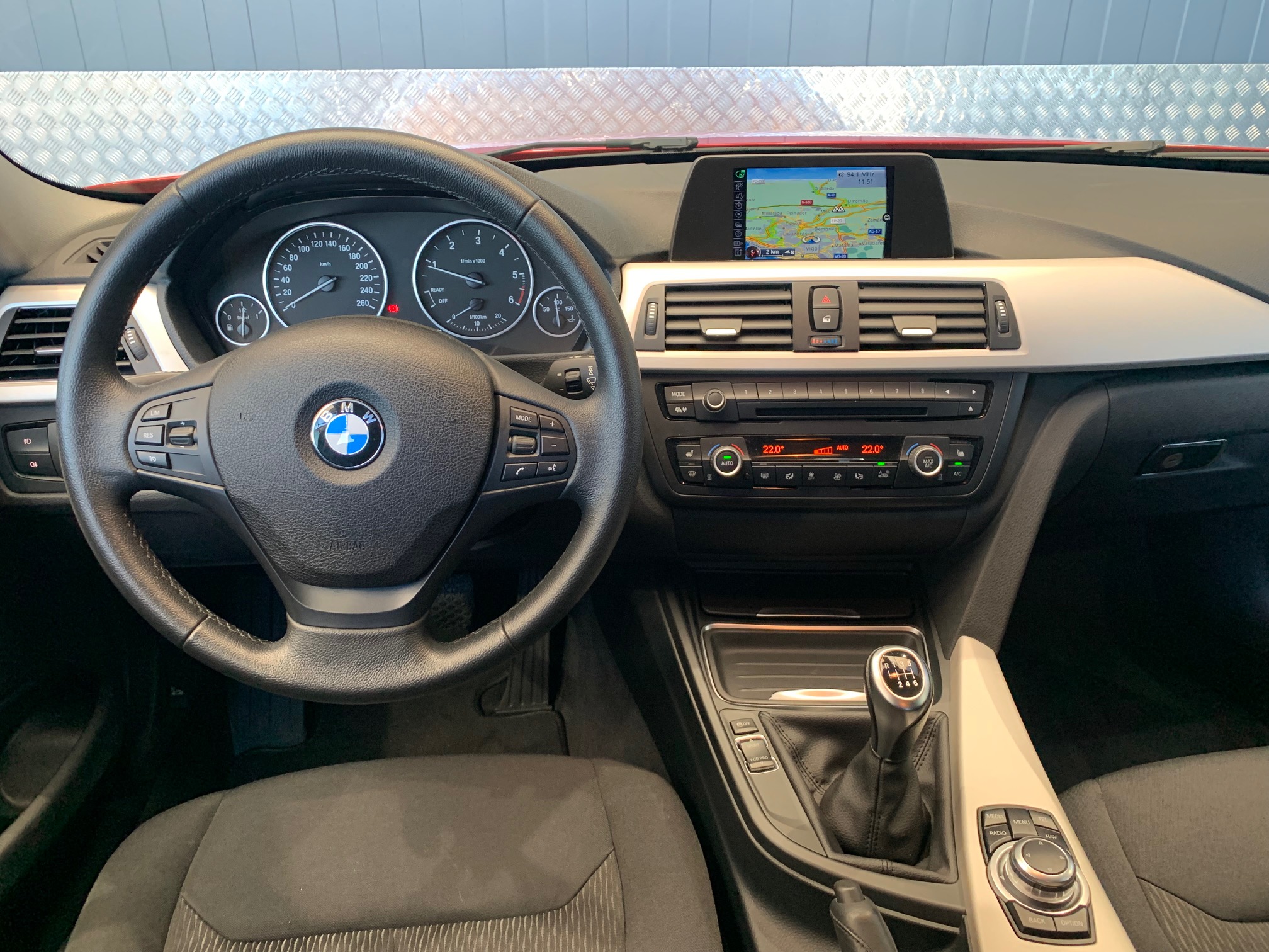 Bmw Serie 3 318d Touring foto 10