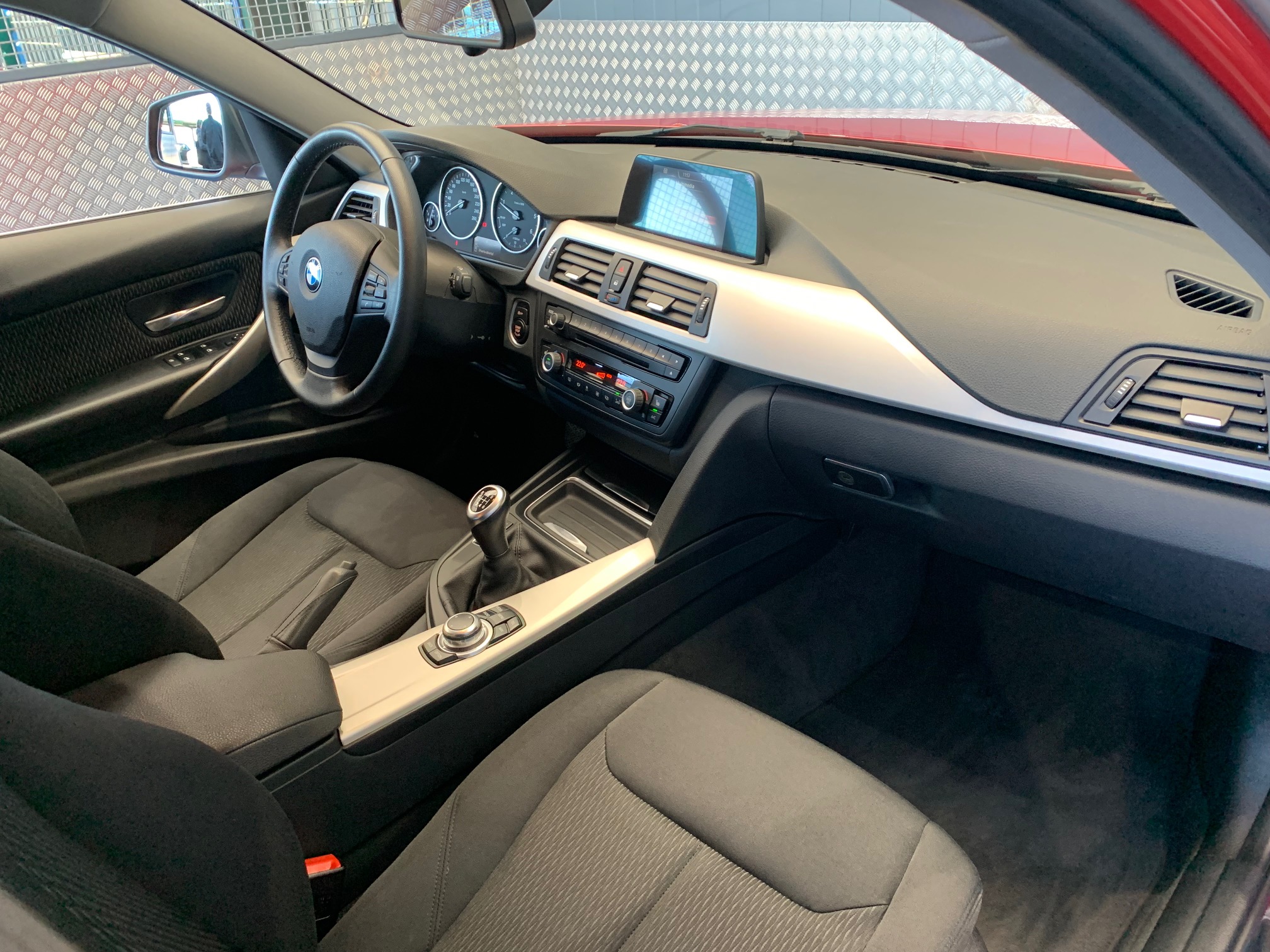 Bmw Serie 3 318d Touring foto 15