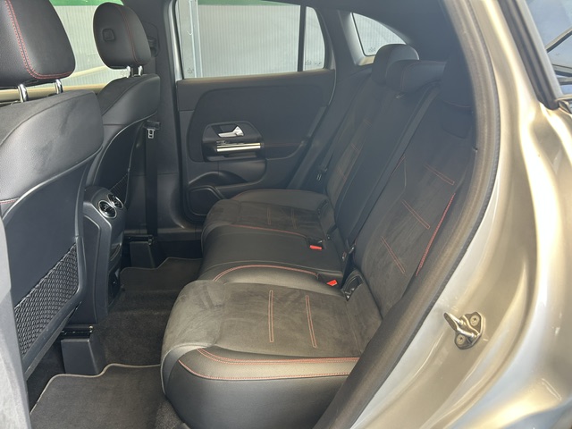 Mercedes-Benz GLA 200 D AMG foto 22